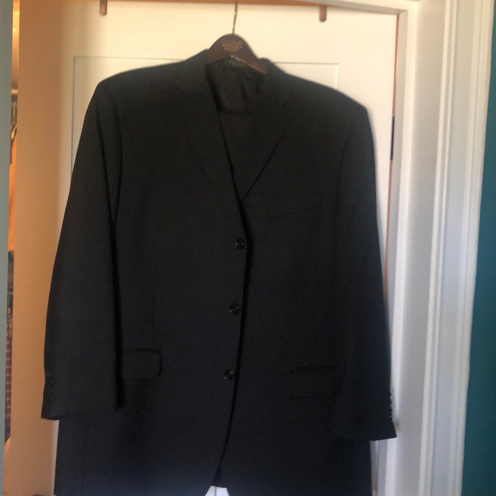 Men’s New York Jones wool suit. Only worn once!